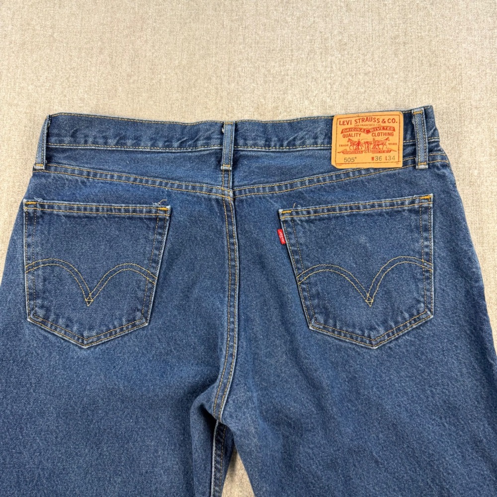 Levi's 505 Jeans Men 36x34 Blue Straight Fit Denim Pants Classic Medium Wash